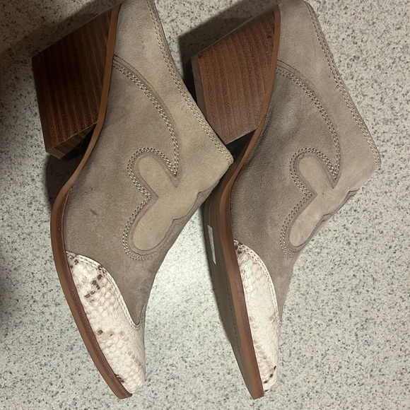Dolce vita slip on mule western style snake print 2.5 heel size 10 - Picture 3 of 8